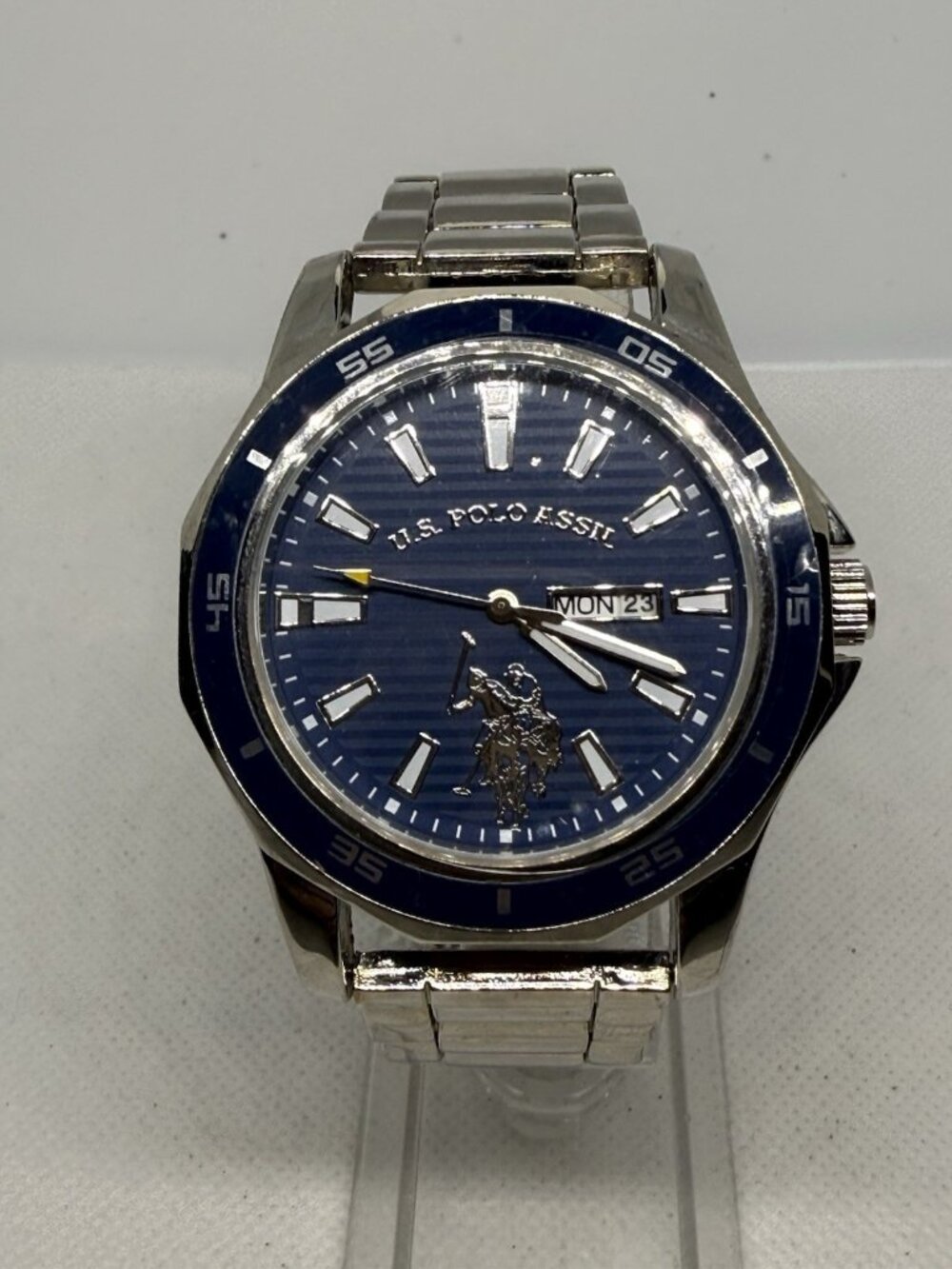 U.S. Polo Assn. Men's Silver-Tone Dive-Style Watch Blue Dial Quartz USC80525WM